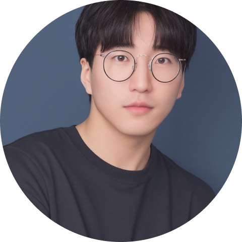 代表取締役 山本大成の上半身写真